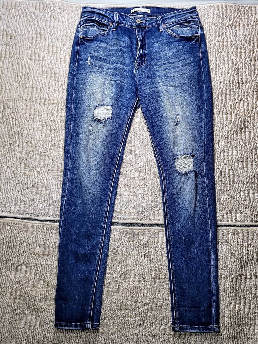 ​KanCan Estillo Distressed Skinny Jeans Size 30 Medium Wash